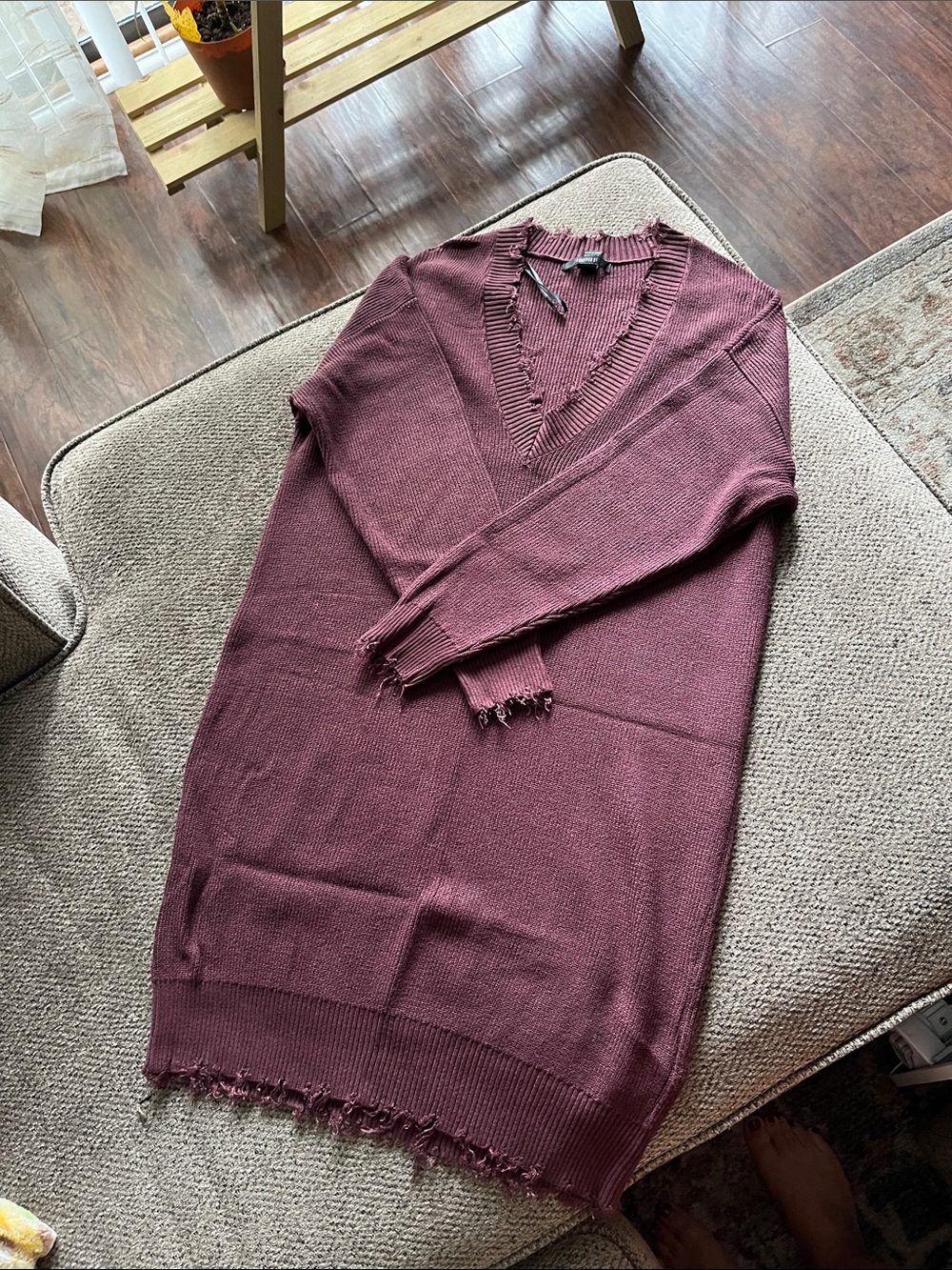 Forever 21 Distressed V-Neck Sweater Dress in Berry Plum